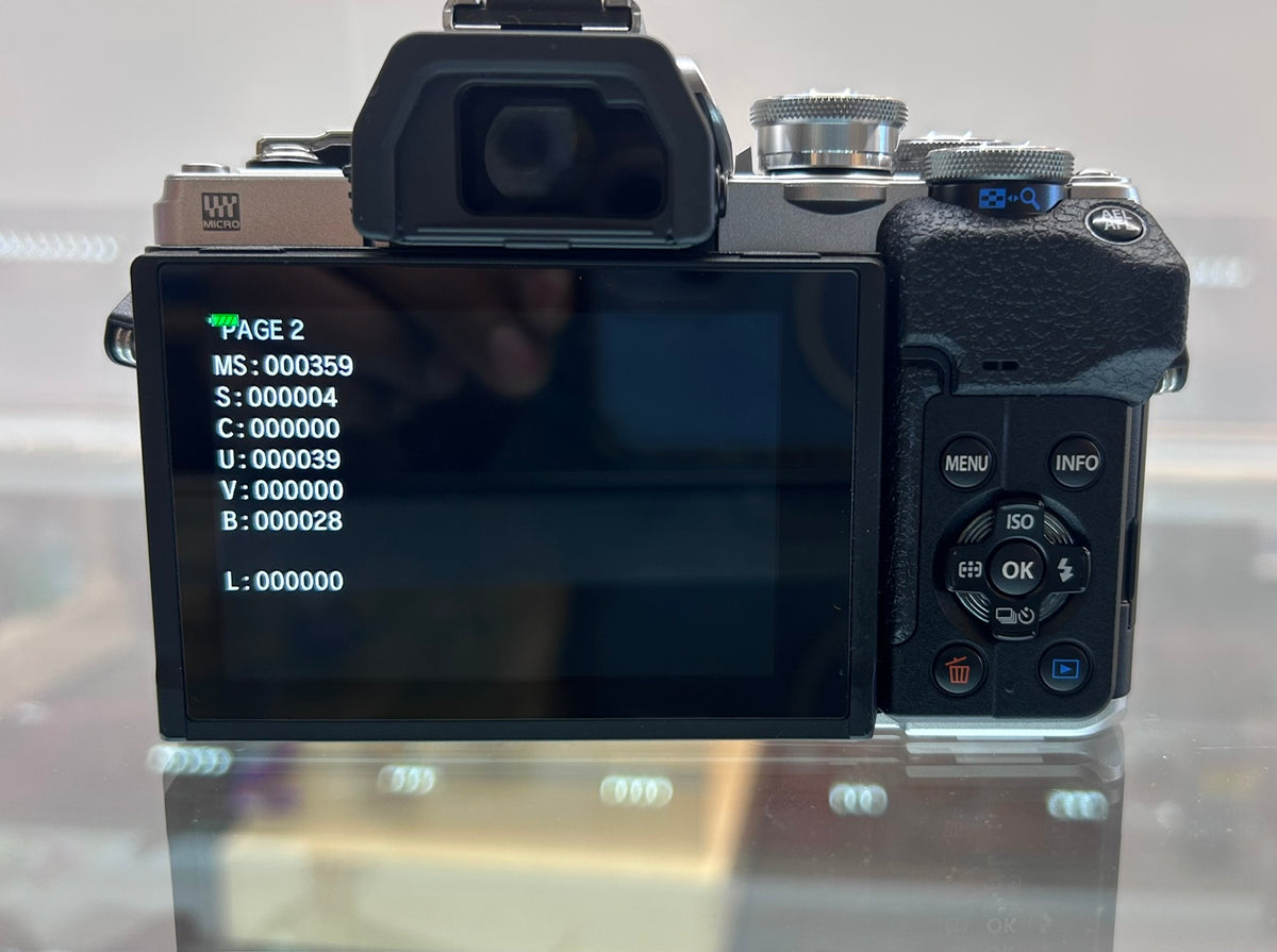Used Olympus OM-D E-M10 MARK IV w/ M. Zuiko Digital 14-42mm f/3.5-5.6 EZ Lens Kit Silver