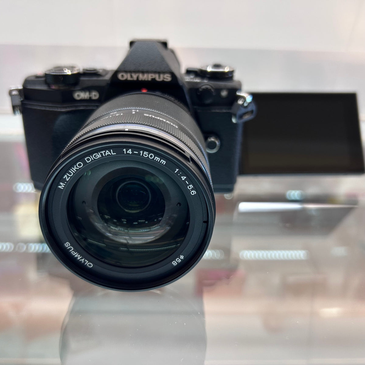 Used Olympus OM-D E-M5 Mark II Mirrorless Digital Camera w/ M. Zuiko Digital 14-150mm f/4-5.6 II ED MSC Lens Kit