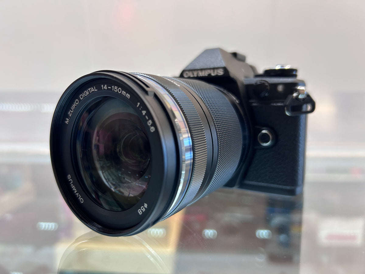 Used Olympus OM-D E-M5 Mark II Mirrorless Digital Camera w/ M. Zuiko Digital 14-150mm f/4-5.6 II ED MSC Lens Kit