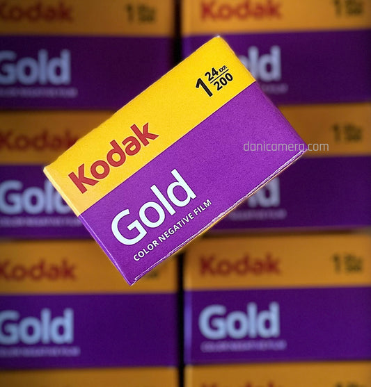Kodak GOLD 200 Color Negative Film (35mm Roll Film, 24 Exposures) Roll