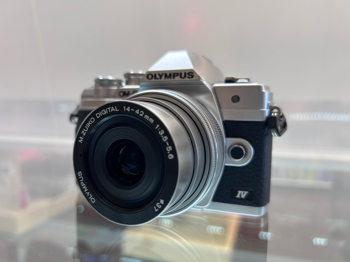 Used Olympus OM-D E-M10 MARK IV w/ M. Zuiko Digital 14-42mm f/3.5-5.6 EZ Lens Kit Silver